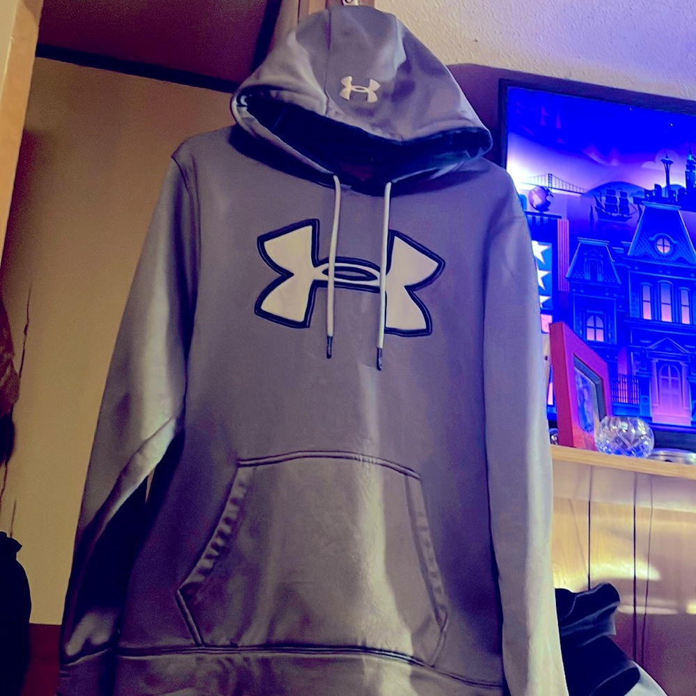 Men’s or women’s size large Under  Armour  new without tags hoodie